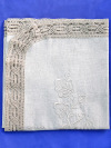 Льняная салфетка овальная серая с темным кружевом и кружевной отделкой (Вологодское кружево), арт. 0с-824, 95х50