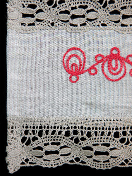 Хлопковое полотенце серое с красной вышивкой (Вологодское кружево), арт. 8нхп-841, 120х45