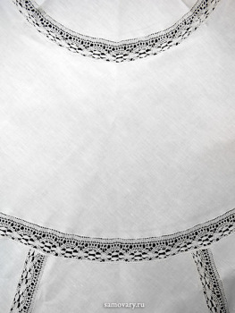 Вологодская льняная скатерть цвет слоновой кости со светлым кружевом и кружевной вышивкой, арт. 6с-643, d-175