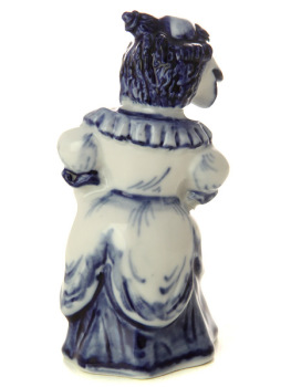 Керамическая Гжельская скульптура Обезьянка-барышня