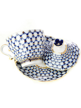 Фарфоровая чайная чашка с крышечкой и блюдцем форма "Подарочная-2", рисунок "Кобальтовая сетка", Императорский фарфоровый завод