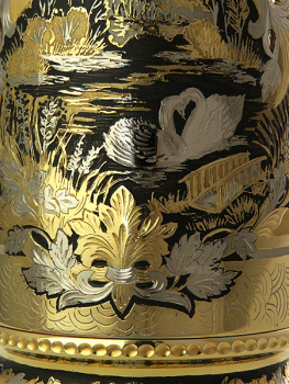 Позолоченный подстаканник чайный "Лебеди" с ложкой, хрустальным стаканом в подарочном футляре Златоуст