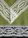 Льняная квадратная скатерть зеленая со белым кружевом, арт. 1с-967, 150х150