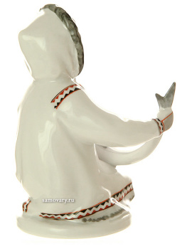 Скульптура "Якутка с севрюгой", Императорский фарфоровый завод