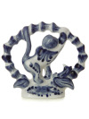Керамическая гжельская скульптура Обезьянка на лиане