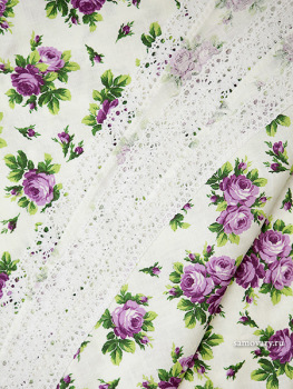 Скатерть Артель "Фиолетовые розы на белом фоне" с кружевом 150х150
