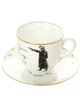 Подарочный набор: кофейная чашка с блюдцем, форма "Ландыш", рисунок "Дуэль", Императорский фарфоровый завод (ЛФЗ)