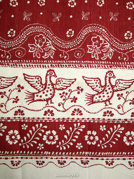 Скатерть "Птица", красная с кружевами, 150х250
