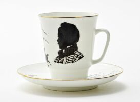 Кофейная чашка с блюдцем 165 мл, форма "Майская" рисунок "Русские писатели. Лермонтов", костяной фарфор, Императорский фарфоровый завод Кофейная чашка с блюдцем 165 мл, форма "Майская" рисунок "Русские писатели. Лермонтов", костяной фарфор, Императорский фарфоровый завод